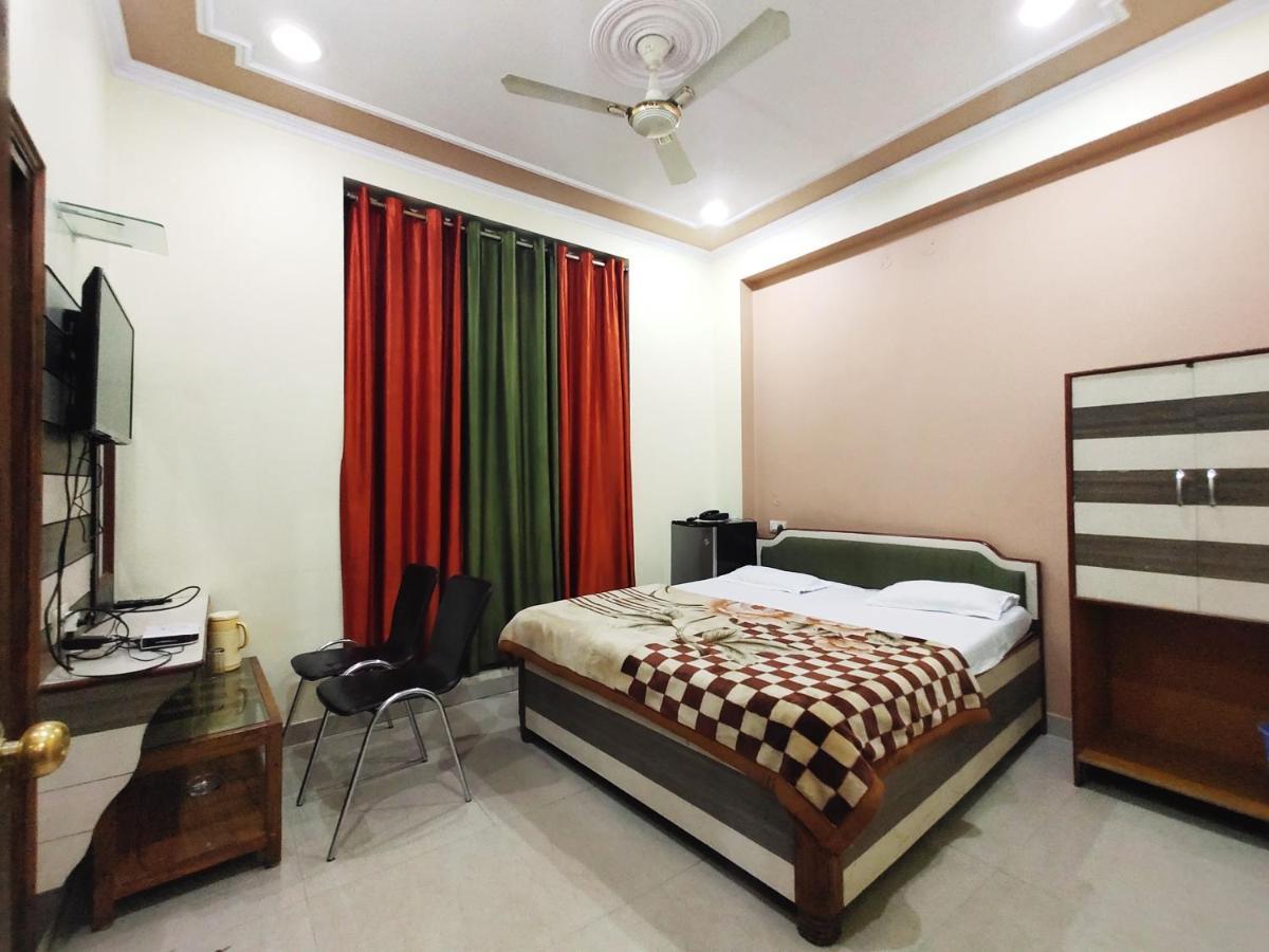 Hotel Aman Palace Prayagraj Extérieur photo